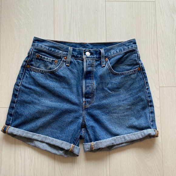 Levi's 501 Mid Thigh Short - Picture 1 of 4